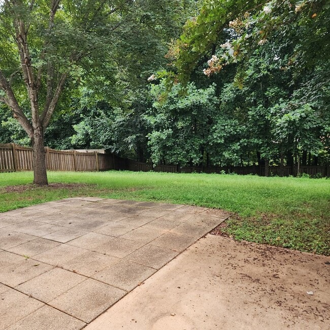 Building Photo - Inviting 2 Story House for Rent in Kerners...