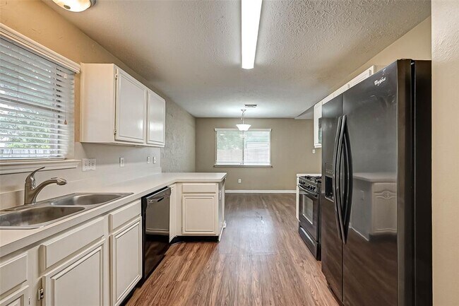 Building Photo - 28811 Stapleford St