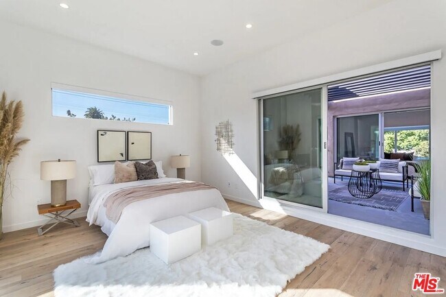 Building Photo - 8932 Dorrington Ave
