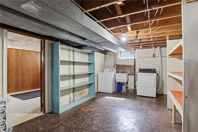 Building Photo - 37 Oakmount Dr