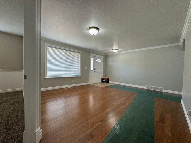 Building Photo - 5 bdrm 3 bth Home 2 Car Garage- Solar Panels! Coming Soon!