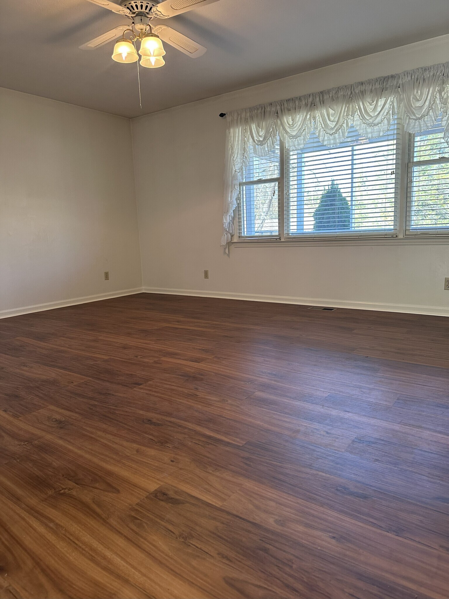 Building Photo - 625 Clearview Dr