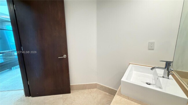 Building Photo - 150 Sunny Isles Blvd