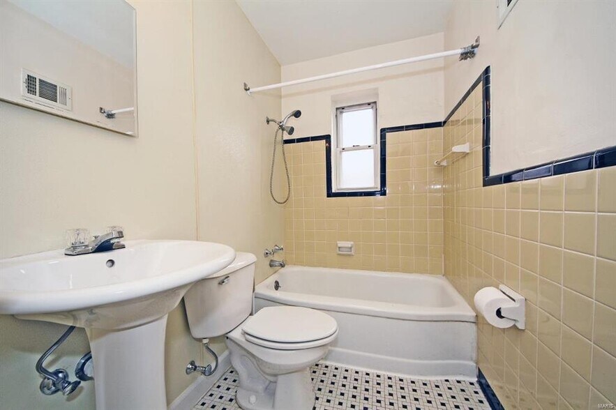 Building Photo - 6933 Chippewa St