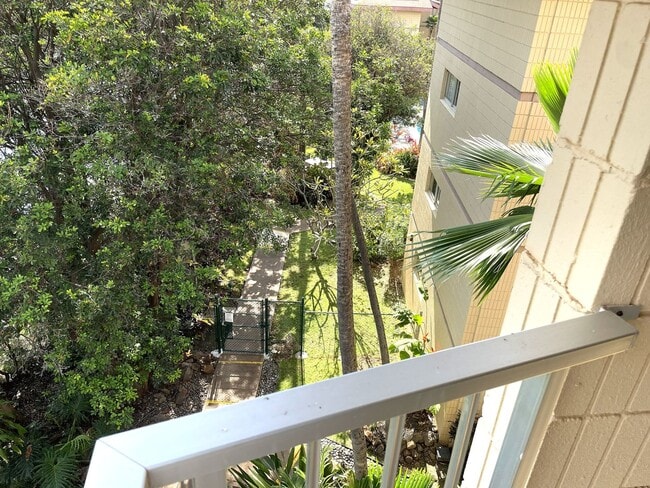 Building Photo - Step into the peaceful and lovingly cared-for 2-bedroom, 2-bath condo in Haleakala Shores — one o...