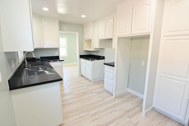 Building Photo - 116 Pleasant Ridge Ave