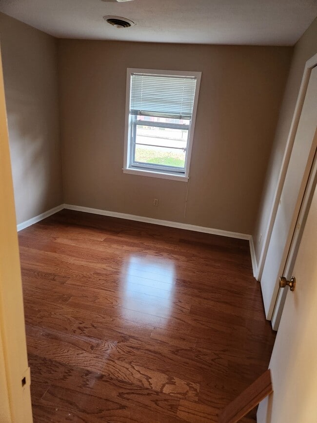 Building Photo - 407 N Foster Dr