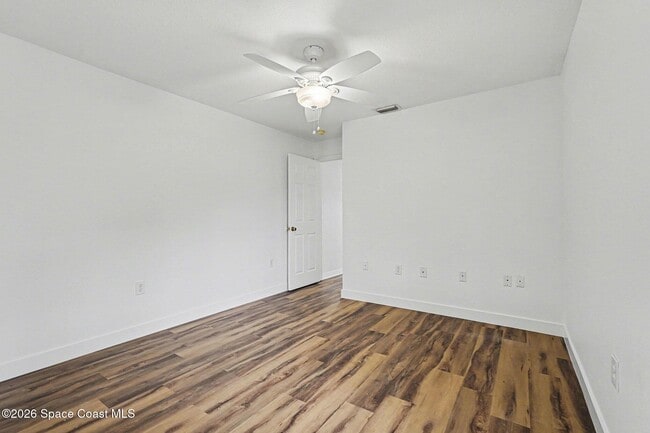 Building Photo - 998 Haas Ave NE