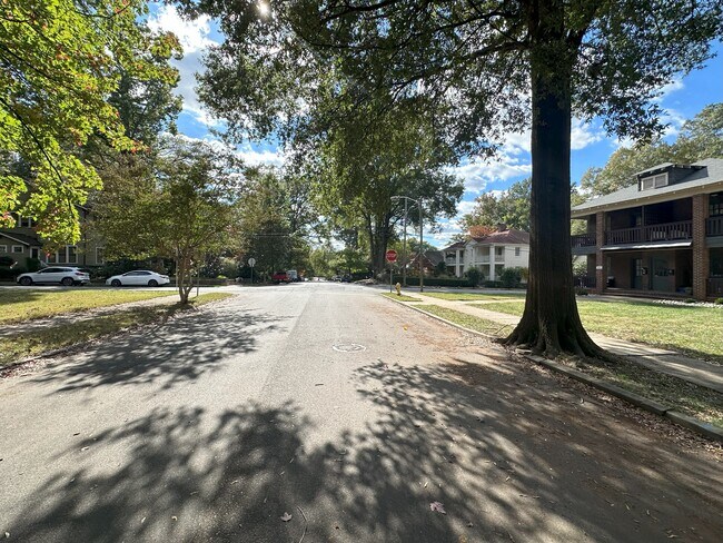 Building Photo - 605 Lamar Ave