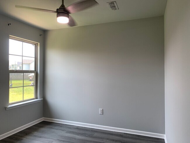 Building Photo - Luxurious Garner Home, Fenced Yard, Commun...