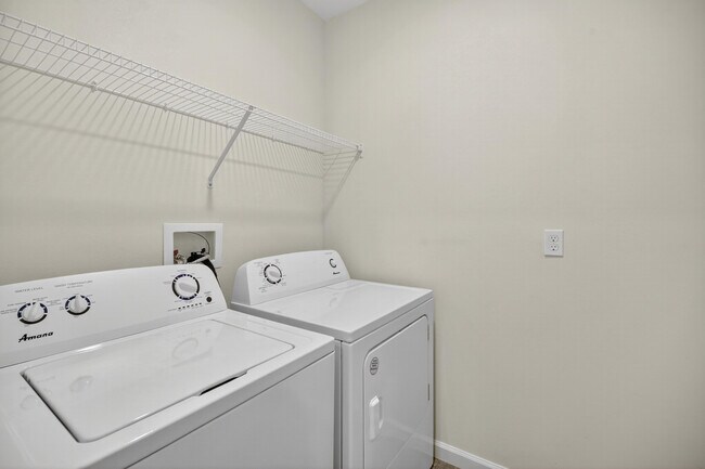 Building Photo - 6580 Canterbridge Dr