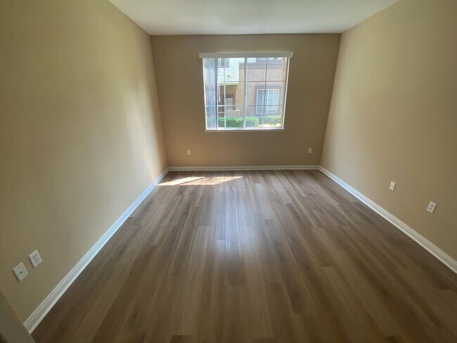 Building Photo - r0299