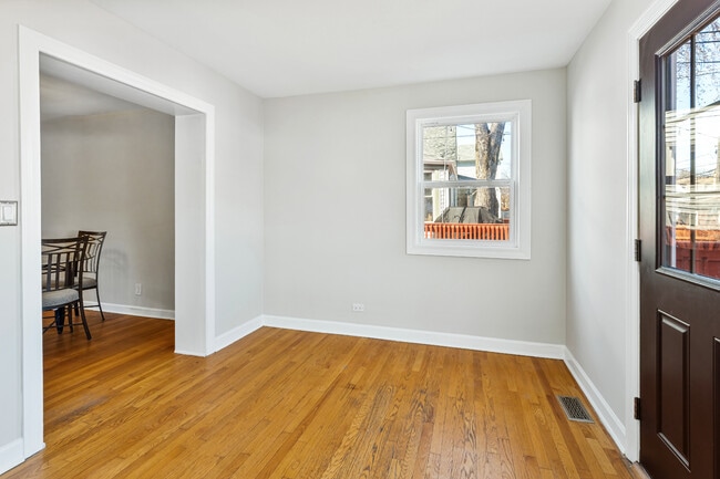 Building Photo - 3423 N Springfield Ave