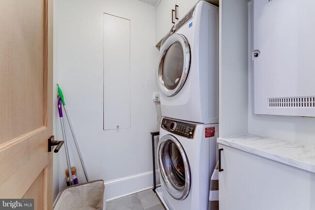 Building Photo - 1327 R St NW