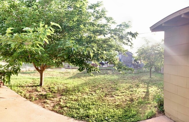 Building Photo - 1300 Barnes Ave