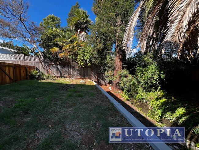 Building Photo - Charming 3 bedroom, 2 bathroom home in the...