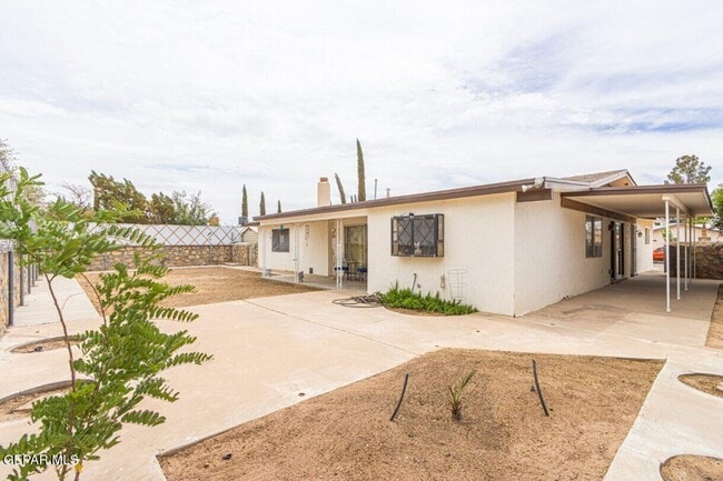 Building Photo - 2425 Anise Dr