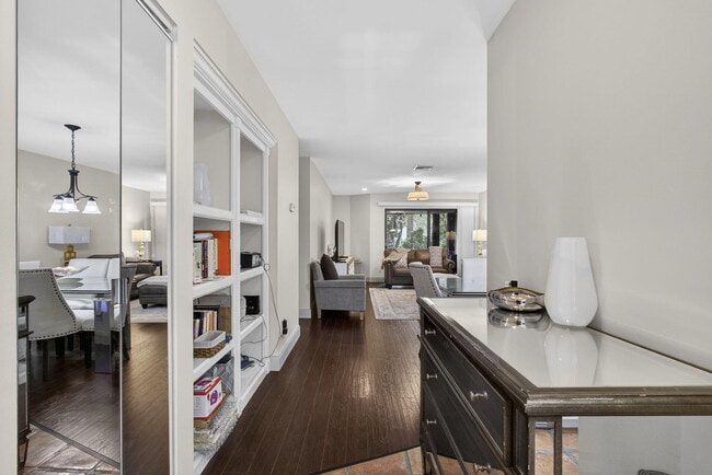 Building Photo - 500 Crosswinds Dr