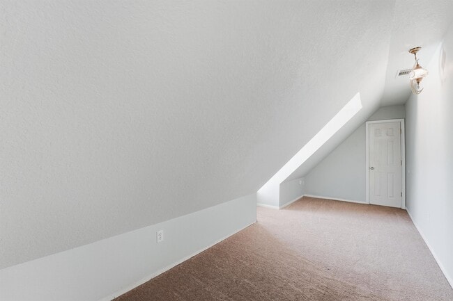 Building Photo - 13392 Southshore Dr