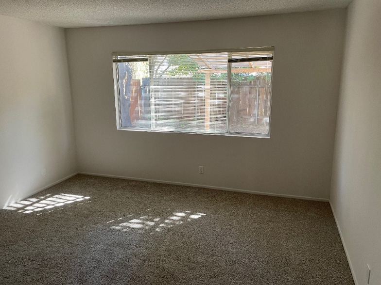 Building Photo - 7369 Elmhurst Pl