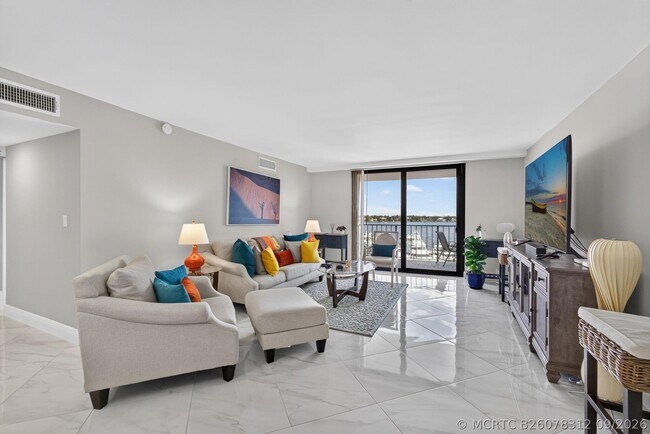 Building Photo - 1208 Marine Way W