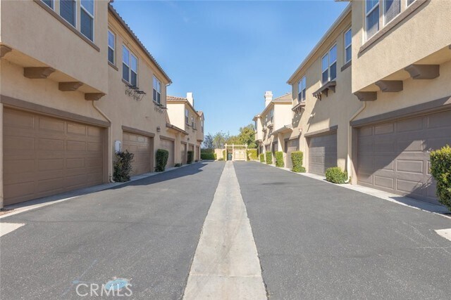 Building Photo - 1800 E Lakeshore Dr