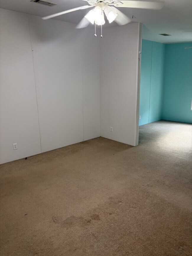 Building Photo - 120 SW McGriff Ln
