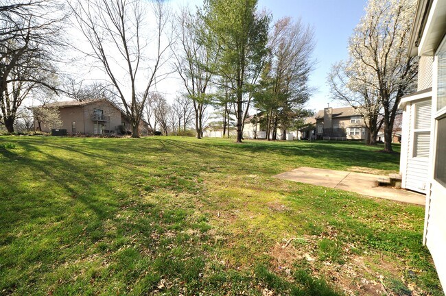 Building Photo - 667 Lakewood Dr
