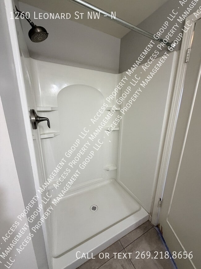 Building Photo - 1260 Leonard St NW