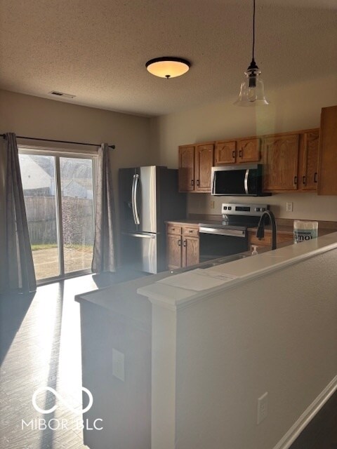 Building Photo - 15550 Outside Trail