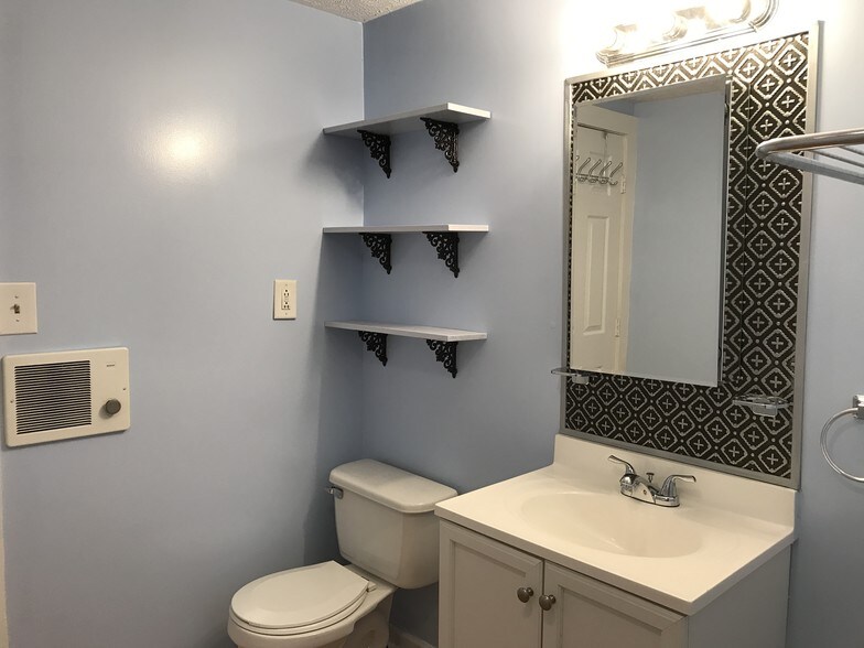 Bathroom - 2203 5th Ave