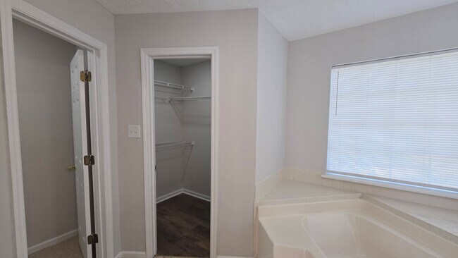 Building Photo - 123 Moss Creek Dr