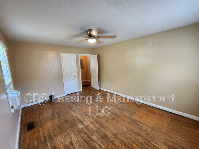 Building Photo - 427 Bernard Dr