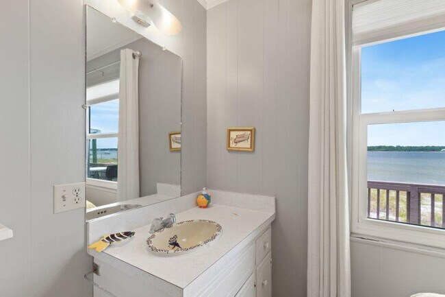 Building Photo - 2928 W Beach Blvd