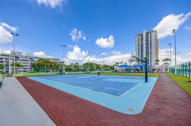 Building Photo - 1800 NE 114th St