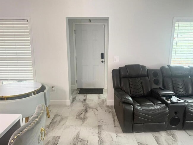 Building Photo - 9411 N Rome Cir