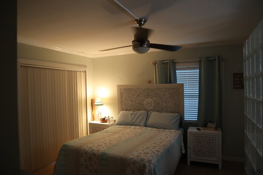 Building Photo - 2587 Cyprus Dr