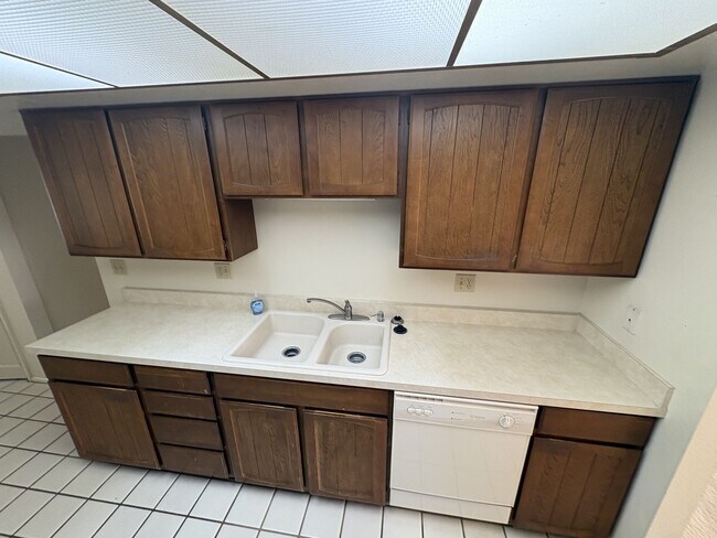 Building Photo - 9061 E Palms Park Dr
