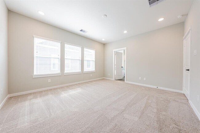 Building Photo - 8402 Berry Grn Ln