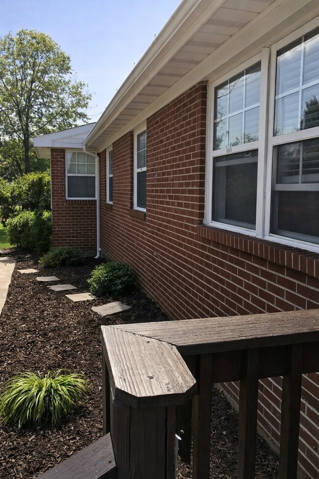 Building Photo - 734 Burgess Ave