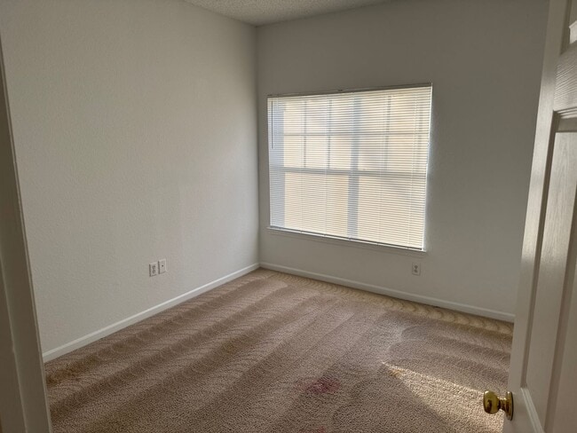 Building Photo - 2 Bedroom 2 bathroom in The  Abor Lakes Luxury Condominium. Stop, Look and Lease!