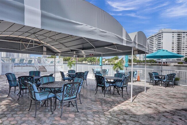 Building Photo - 1913 S Ocean Dr