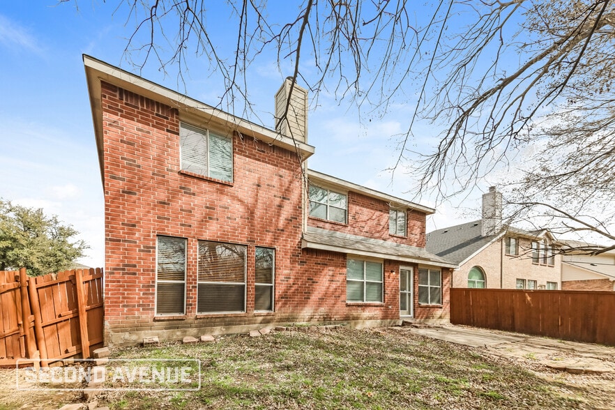 Building Photo - 925 Warbler Ln