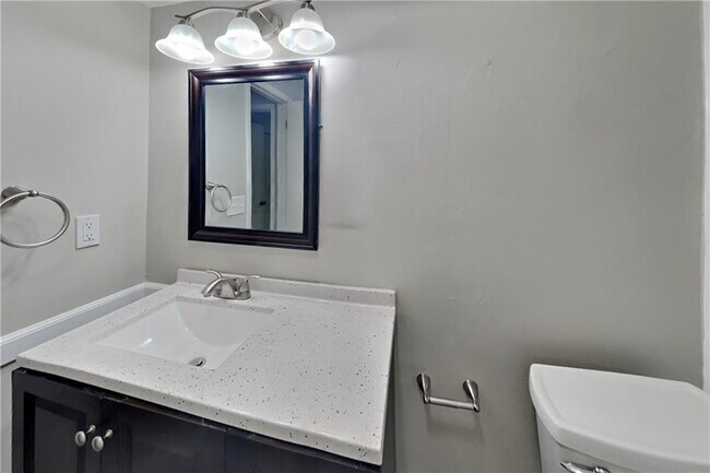 Building Photo - 4741 Nutmeg Way SW