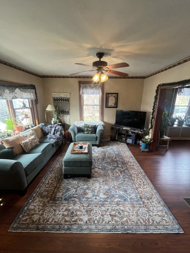 Building Photo - 4276 Division Hwy