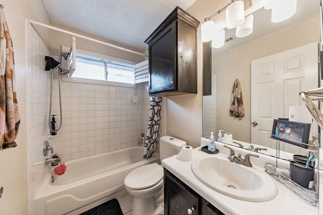 Building Photo - 3 BEDROOM AND 2.5 BATHROOMS PISD SCHOOL DISTRICT