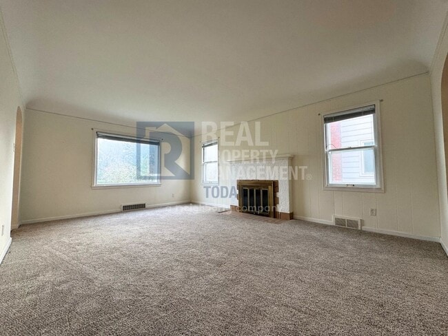 Building Photo - 910 N Union Ave