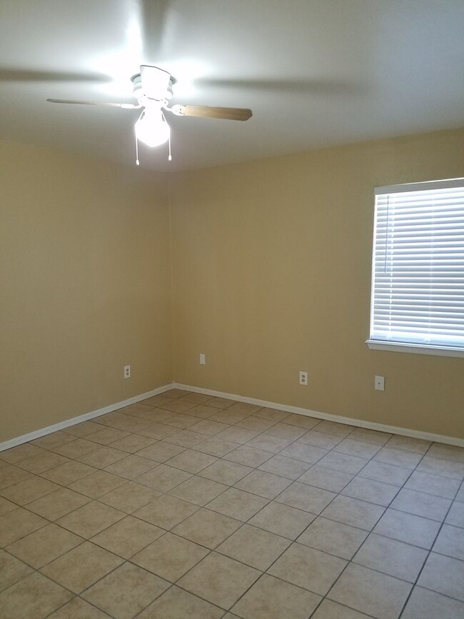 Building Photo - 2 Bedroom, 1.5 Bathroom 1st Floor Condo wi...