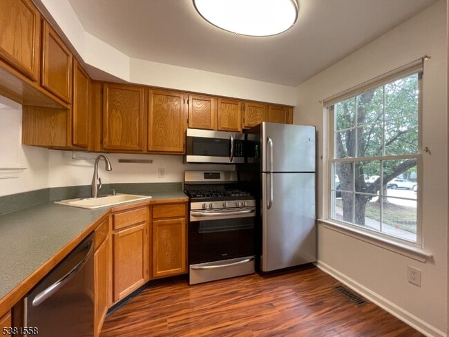 Building Photo - 608 Wedgewood Cir