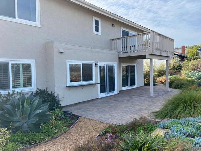 Building Photo - Updated 5 Bed, 3 Bath in Lomas Santa Fe Hi...